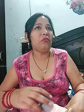 Snapshot of Poojabhabi101 chatting on 05/11/26, 07:03 Poojabhabi101 online show from 05/11/26, 07:03