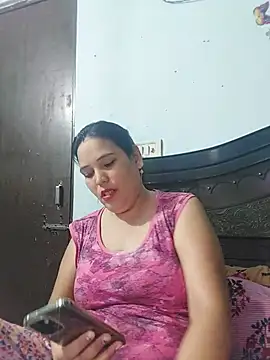 Snapshot of Poojabhabi101 chatting on 06/03/26, 06:27 Poojabhabi101 online show from 06/03/26, 06:27