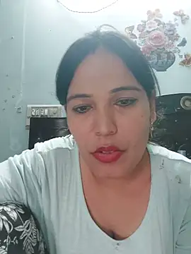 Snapshot of Poojabhabi101 chatting on 06/05/26, 07:25 Poojabhabi101 online show from 06/05/26, 07:25