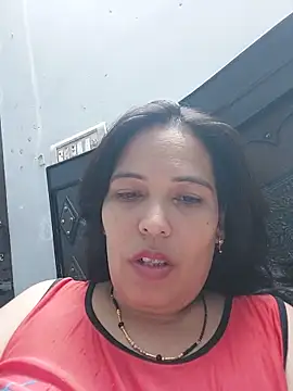 Snapshot of Poojabhabi101 chatting on 06/27/26, 05:51 Poojabhabi101 online show from 06/27/26, 05:51