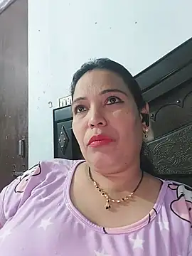 Snapshot of Poojabhabi101 chatting on 07/12/26, 06:15 Poojabhabi101 online show from 07/12/26, 06:15