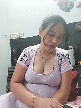 Snapshot of Poojabhabi101 chatting on 07/17/26, 05:07 Poojabhabi101 online show from 07/17/26, 05:07