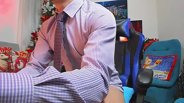 LiamCossio  online show from 12/12/24, 01:43