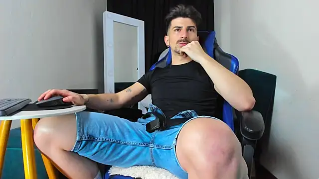 LiamCossio  online show from 01/08/25, 02:25