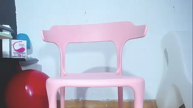 girl squiting online show from 12/31/24, 04:04