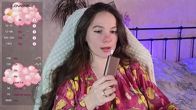 Snapshot of lil_luna_x chatting on 04/28/26, 11:04 lil luna x online show from 04/28/26, 11:04