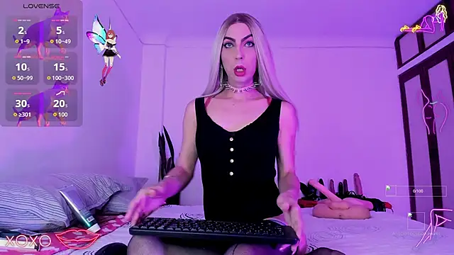 AlejandraDangerGirl online show from 10/15/25, 01:22