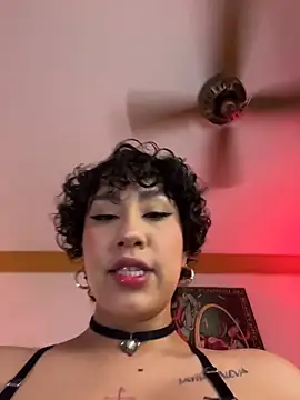 ZahaRoseee online show from 04/23/26, 04:46