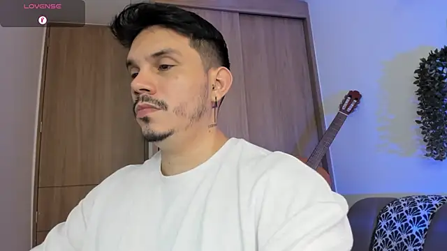 Snapshot of alejandro_stark chatting on 05/09/26, 04:12 alejandro stark online show from 05/09/26, 04:12