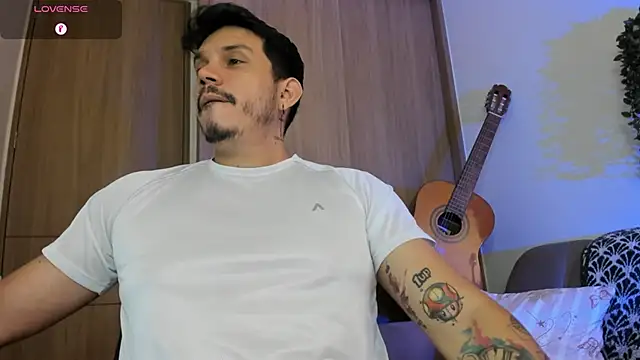 Snapshot of alejandro_stark chatting on 06/07/26, 12:59 alejandro stark online show from 06/07/26, 12:59