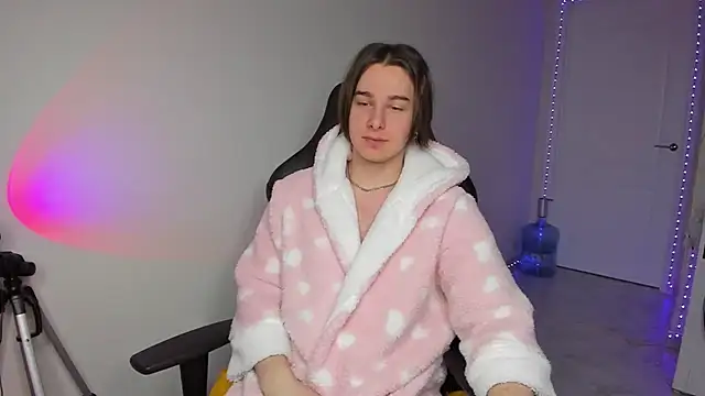 Vincent Strong online show from 01/03/25, 07:27