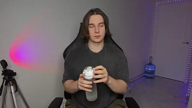 Vincent Strong online show from 01/15/25, 02:13