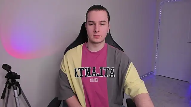 Vincent Strong online show from 02/14/25, 02:44