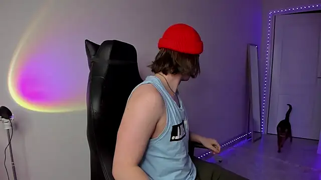 Vincent Strong online show from 03/08/25, 01:17