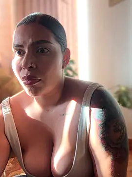 GigiiStone online show from 11/17/25, 09:42