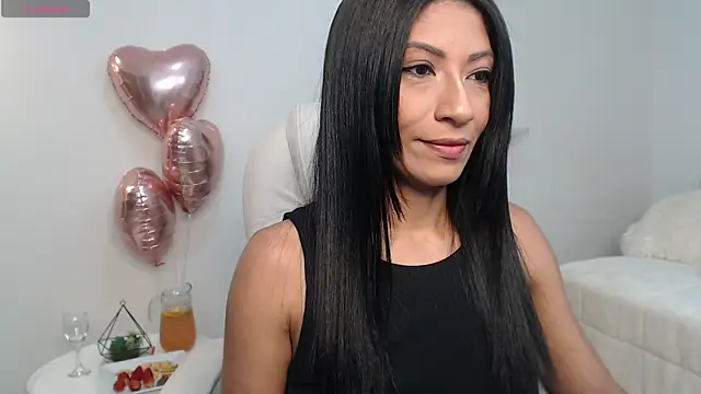 sofia perez    online show from 09/21/25, 07:37