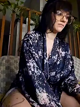 Snapshot of anyalikestosuck chatting on 12/11/24, 01:39 anyalikestosuck online show from 12/11/24, 01:39