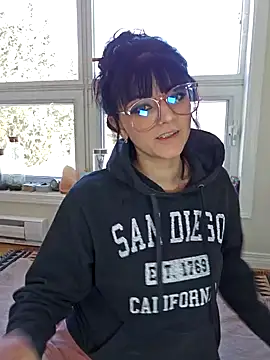 Snapshot of anyalikestosuck chatting on 02/05/25, 08:57 anyalikestosuck online show from 02/05/25, 08:57