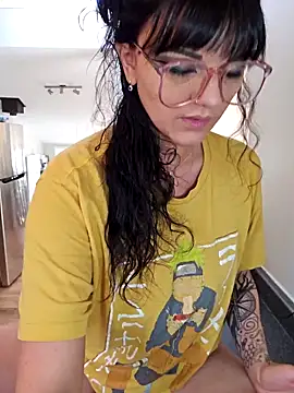 Snapshot of anyalikestosuck chatting on 03/06/25, 08:27 anyalikestosuck online show from 03/06/25, 08:27