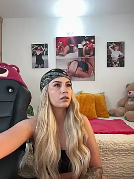 zafiro mo0n online show from 01/29/25, 10:11