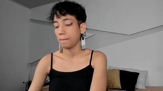 hot little bunny online show from 02/01/25, 08:37