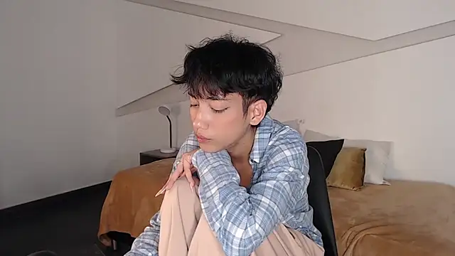 hot little bunny online show from 02/06/25, 12:33