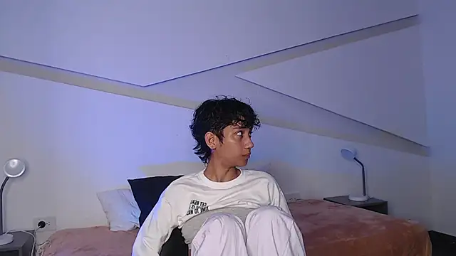 hot little bunny online show from 02/28/25, 09:12