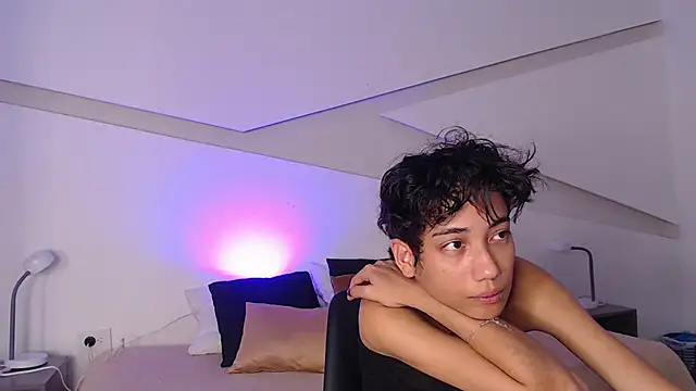 hot little bunny online show from 03/12/25, 09:24