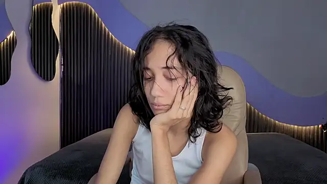 hot little bunny online show from 03/25/26, 09:32