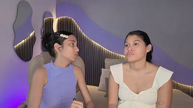 hot little bunny online show from 04/23/26, 09:28