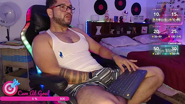Snapshot of Xein_WoIf chatting on 05/11/26, 04:04 Xein WoIf online show from 05/11/26, 04:04