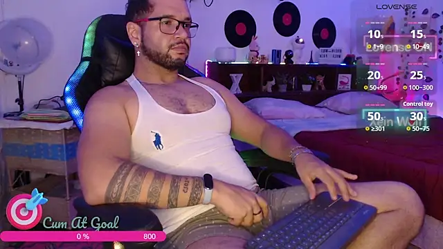 Snapshot of Xein_WoIf chatting on 05/17/26, 03:15 Xein WoIf online show from 05/17/26, 03:15