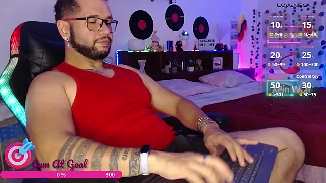 Snapshot of Xein_WoIf chatting on 06/02/26, 02:13 Xein WoIf online show from 06/02/26, 02:13