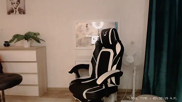 Lola Richie online show from 02/17/25, 04:31