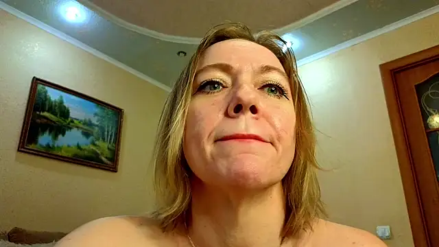 Snapshot of YourQueenX chatting on 06/11/26, 05:27 YourQueenX online show from 06/11/26, 05:27