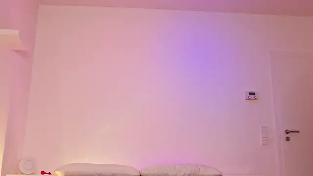 Snapshot of MonaLoreen chatting on 02/18/25, 06:59 MonaLoreen online show from 02/18/25, 06:59