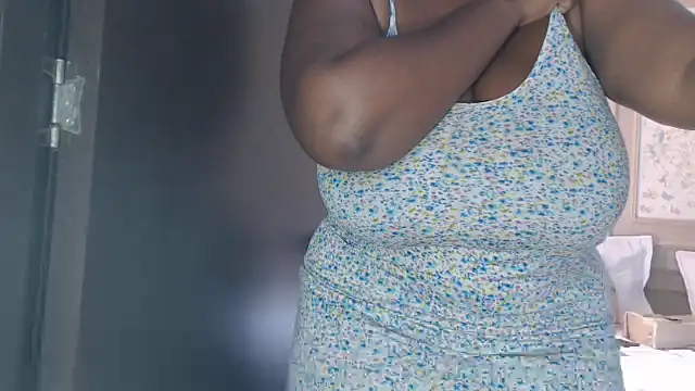 LiraRusso online show from 10/24/25, 04:25