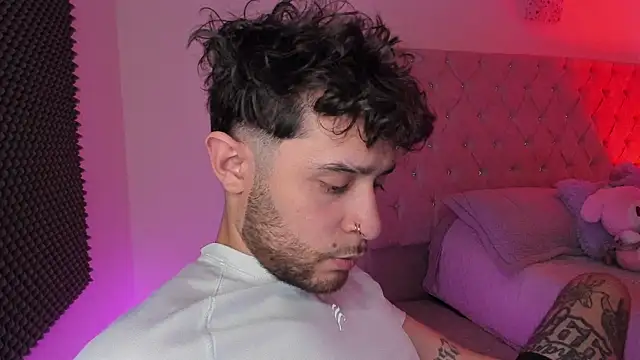 Snapshot of AbbyAndChris2 chatting on 08/04/26, 09:17 AbbyAndChris2 online show from 08/04/26, 09:17