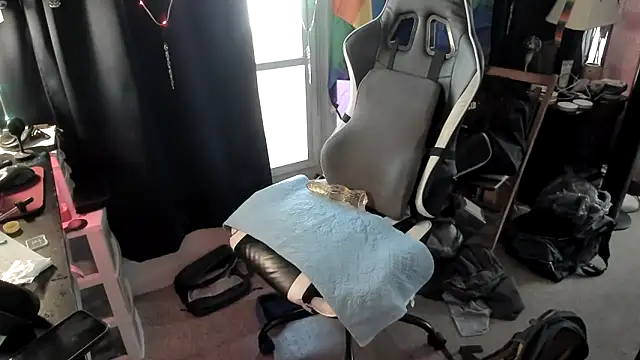 Daddysthick online show from 10/19/25, 02:29