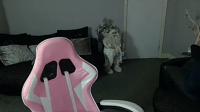 Red firesquirt online show from 12/09/24, 02:39