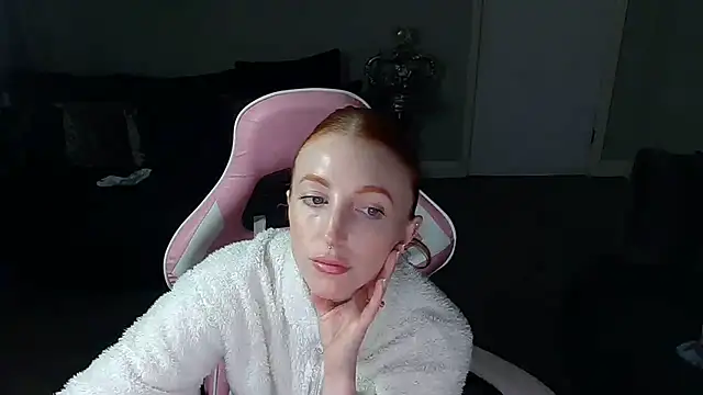 Red firesquirt online show from 02/12/25, 02:43