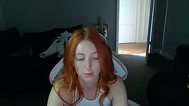 Red firesquirt online show from 03/20/25, 02:42