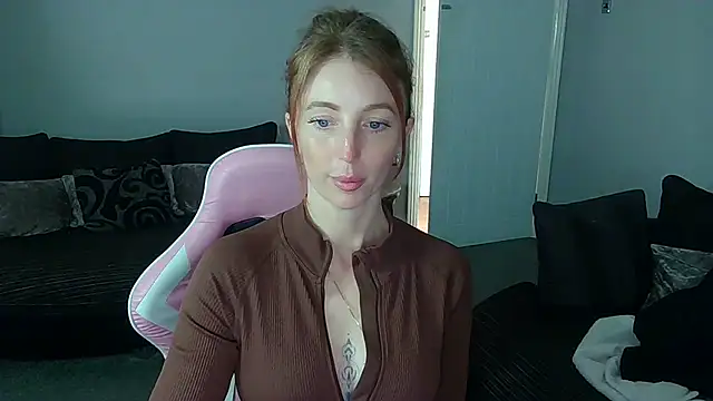 Red firesquirt online show from 04/28/26, 01:05