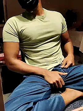 Snapshot of xxxhugedick0001 chatting on 02/23/25, 04:02 xxxhugedick0001 online show from 02/23/25, 04:02