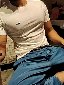 Snapshot of xxxhugedick0001 chatting on 03/08/25, 09:39 xxxhugedick0001 online show from 03/08/25, 09:39