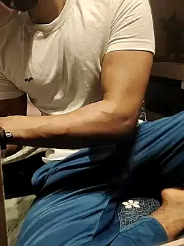 Snapshot of xxxhugedick0001 chatting on 03/08/25, 06:37 xxxhugedick0001 online show from 03/08/25, 06:37