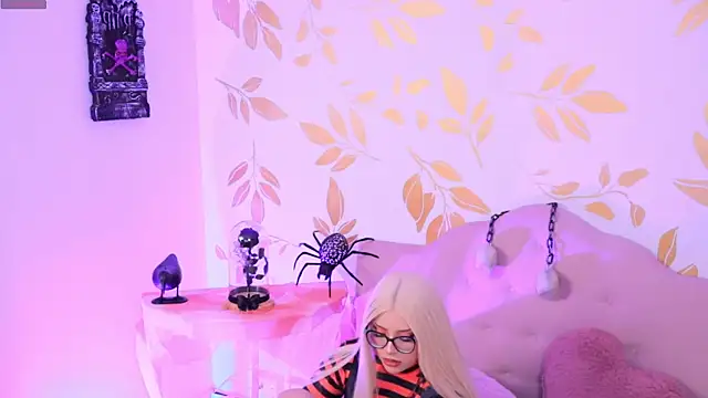 Misselektra   online show from 10/31/25, 05:19