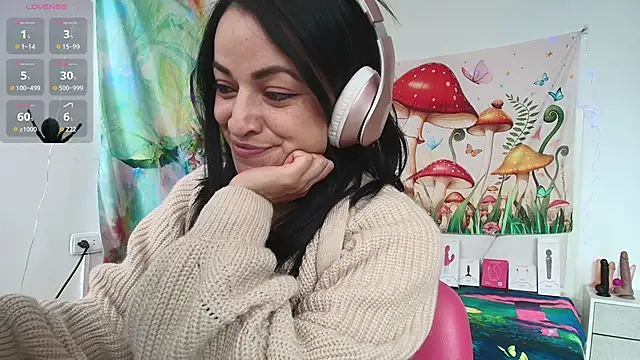 LovelyAzucena online show from 03/10/26, 02:00