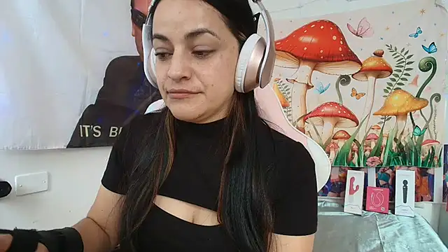 Snapshot of LovelyAzucena chatting on 07/10/26, 02:19 LovelyAzucena online show from 07/10/26, 02:19