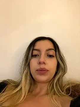 Snapshot of mari_ana02 chatting on 10/04/25, 09:57 mari ana02 online show from 10/04/25, 09:57